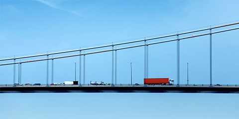 Side view of a highly frequented suspension bridge.