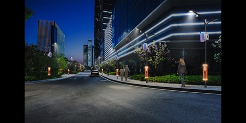 Straße mit Gebäuden bei Nacht